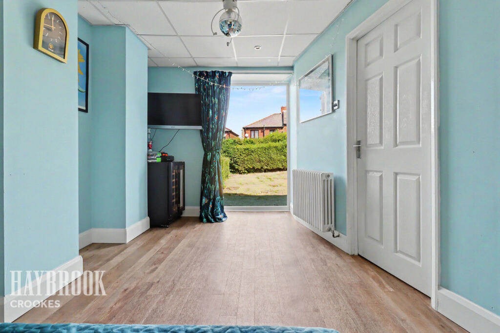 House in Sheffield, Steel Bank, Crookes - More