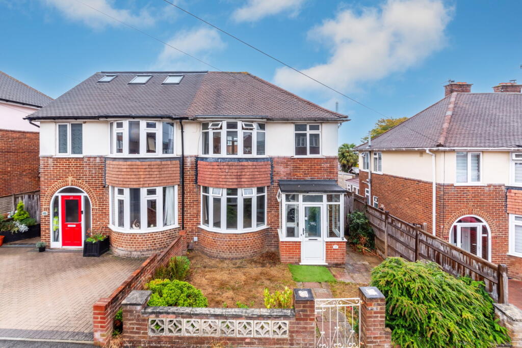 2 Bedroom Semi-Detached in TN4 9BD