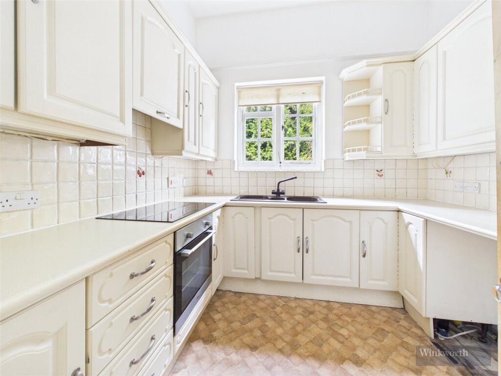Apartment in Kingston upon Thames - View 2