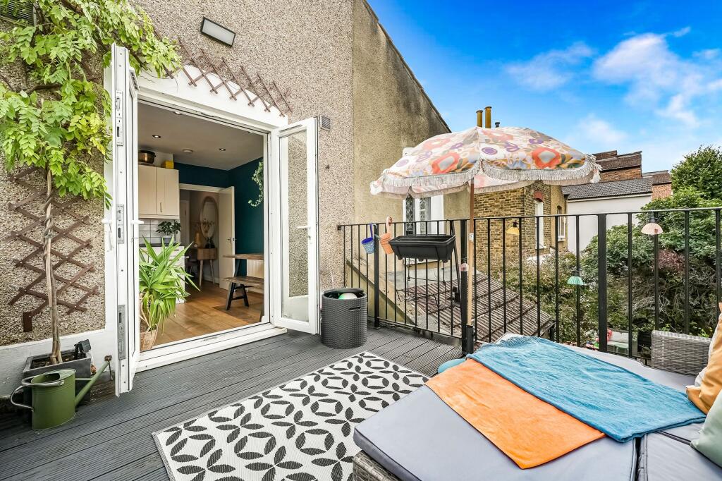 Apartment in London - View 3