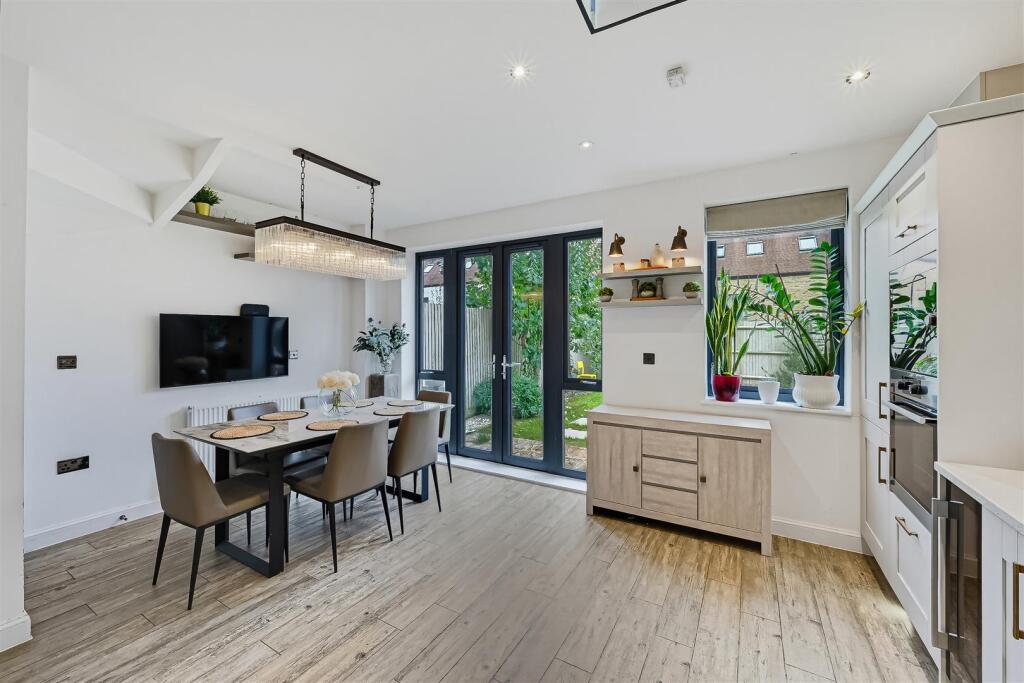 House in Croydon - View 5