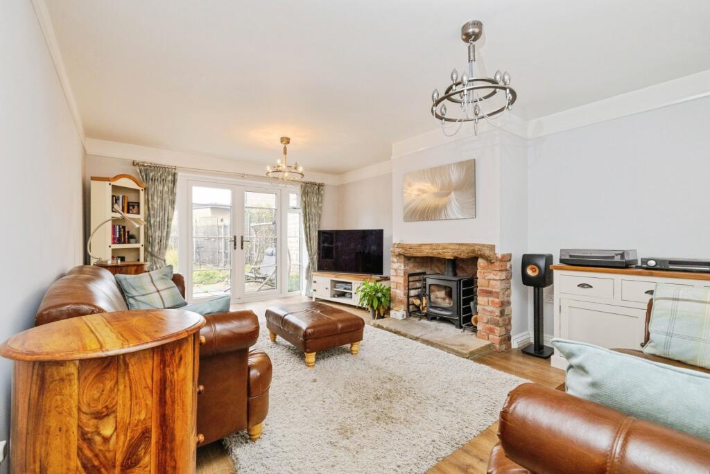 House in North Kesteven, Navenby - View 2