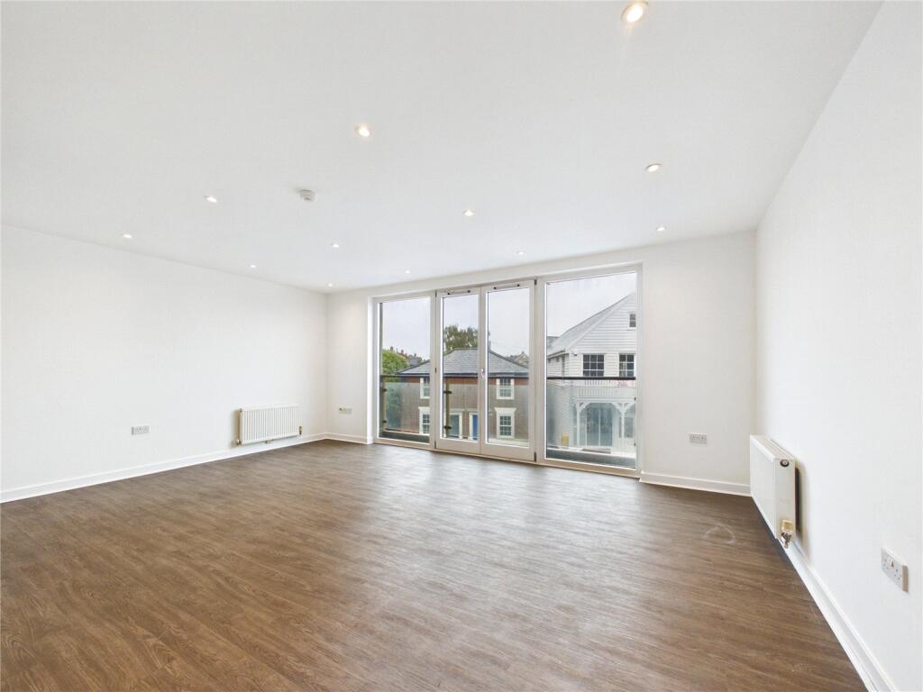 Apartment in Brightlingsea - View 2
