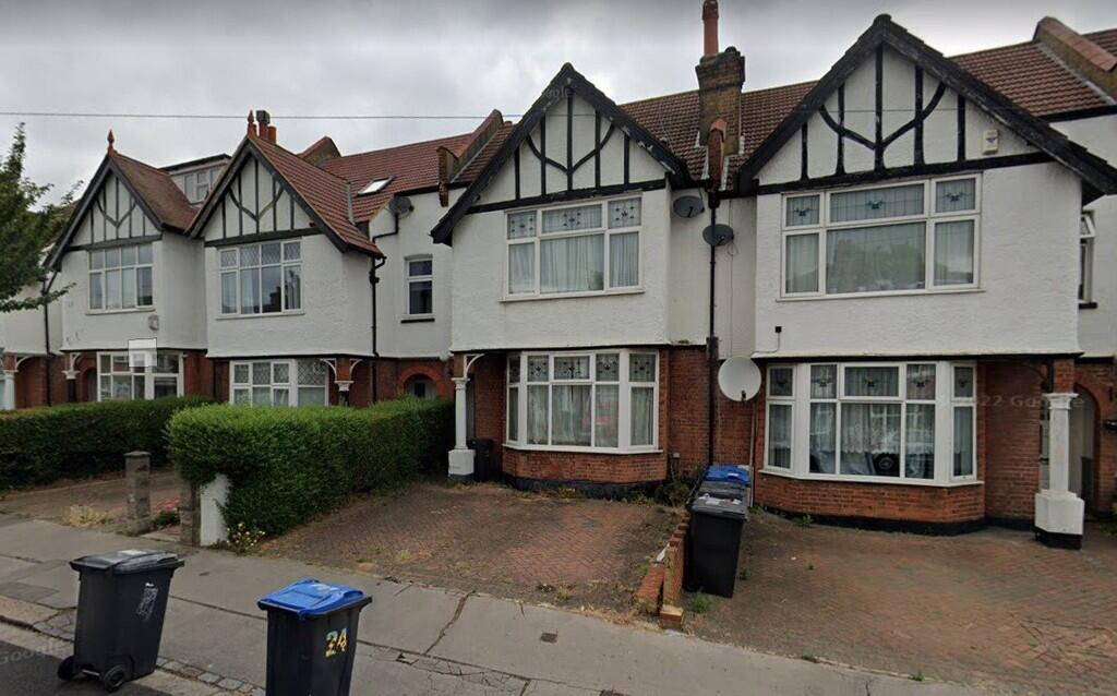 Main image of property: One bed apartment in shared house to Let in Norbury