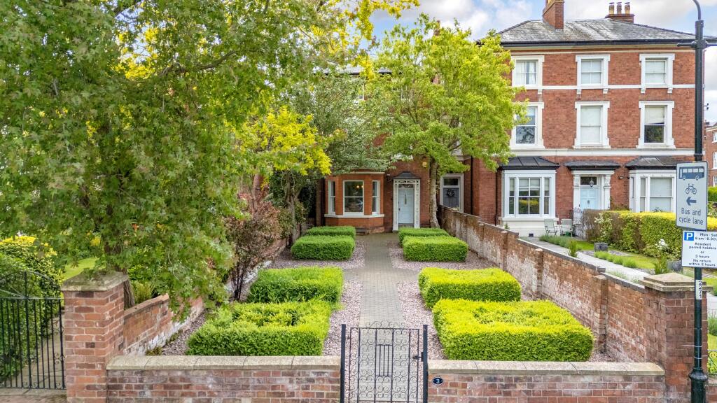 House in Worcester - View 4