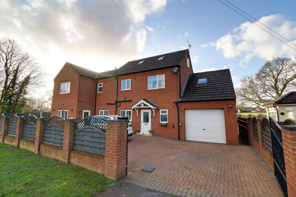 5-bed detached on Brigg Road, Hibaldstow, DN20, £375,000