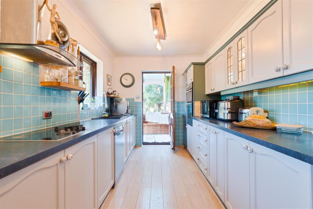House in Maidstone, Boughton Monchelsea - More