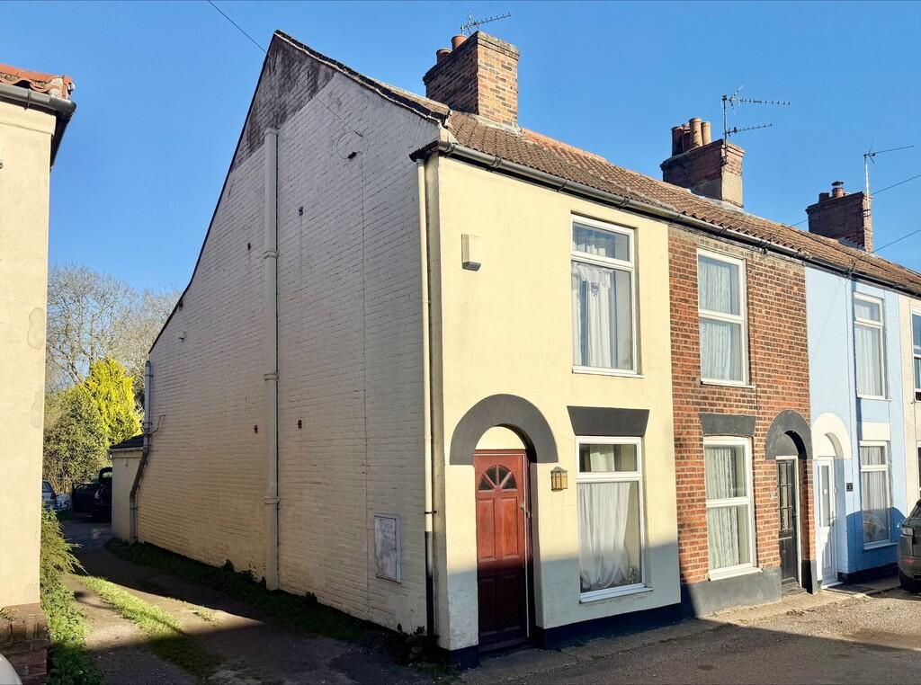 2-bed terraced on Black Street, Martham, £165,000