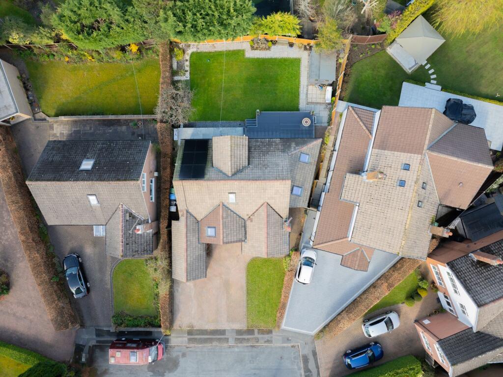 Winmarith Drive, Hale Barns, WA15 - Още