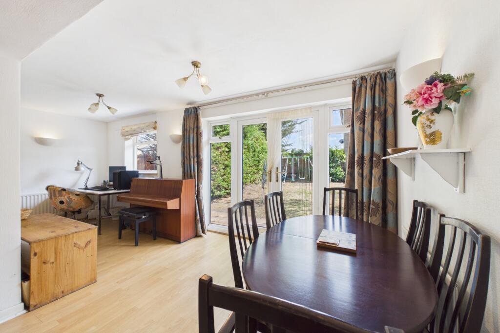 House in Rushmoor, Farnborough Park, Farnborough - More