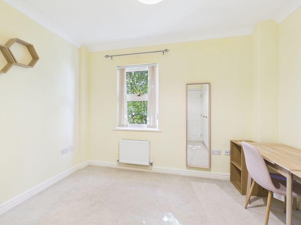 Apartment in Penryn, Bissom - View 4
