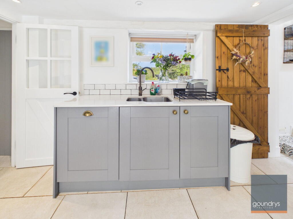 Ventongimps- a short distance to Perranporth.  Stunning cottage, 5.5 acres, holiday lodge and shepherds hut photo 4