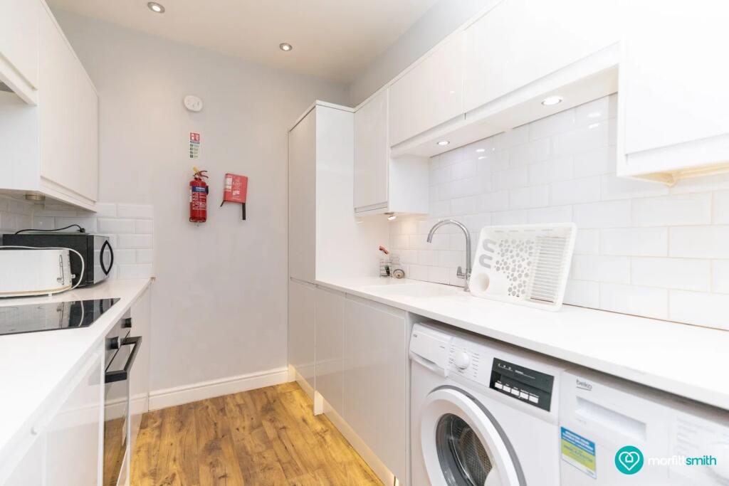 House in Sheffield, Broomfield, Broomhall - More