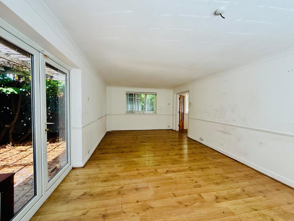 House in Sutton - View 3