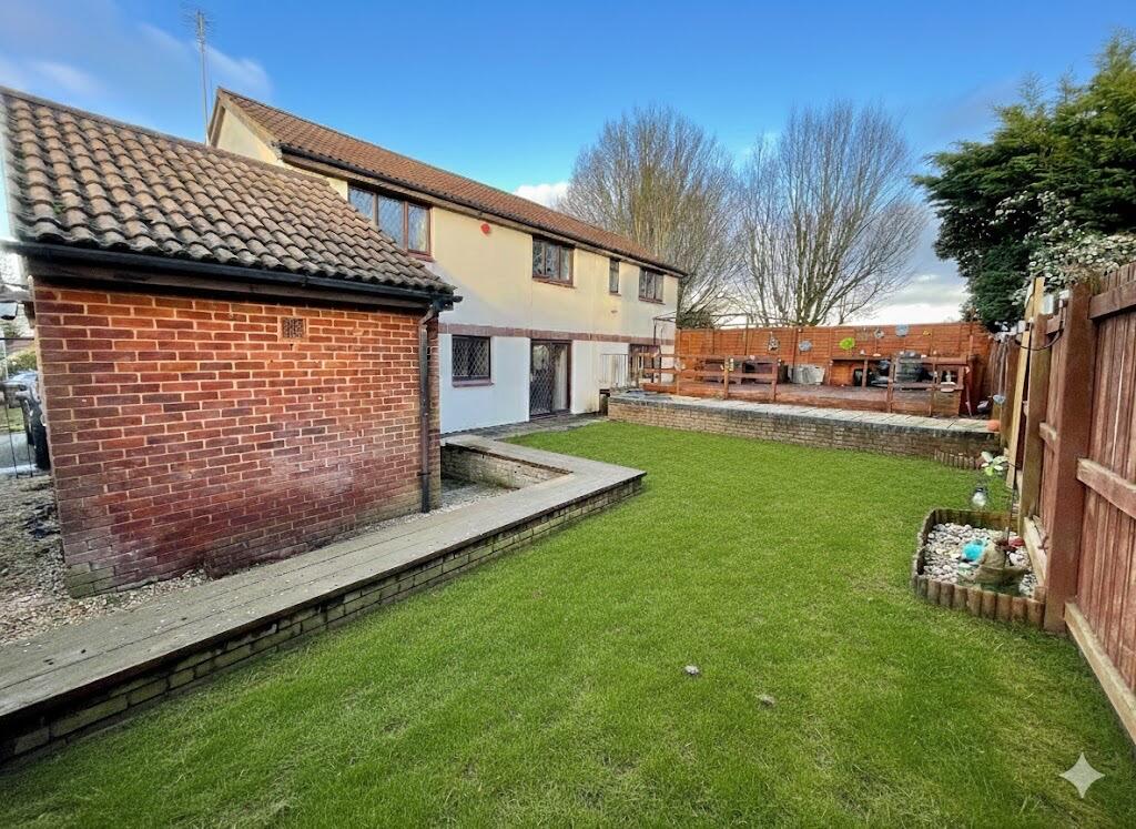 Bellerby Rise, Luton, Bedfordshire, LU4 9DU photo 2