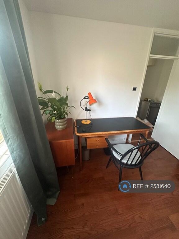 Main image of property: Charmouth Court, St Albans, AL1