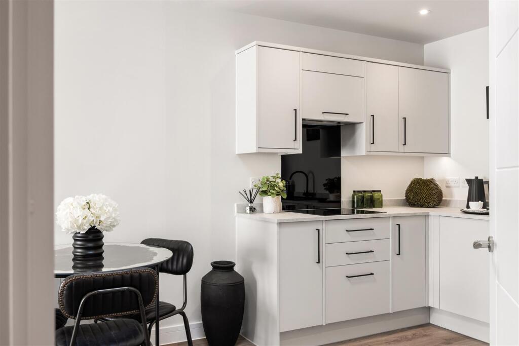 Apartment in Gloucester - View 3