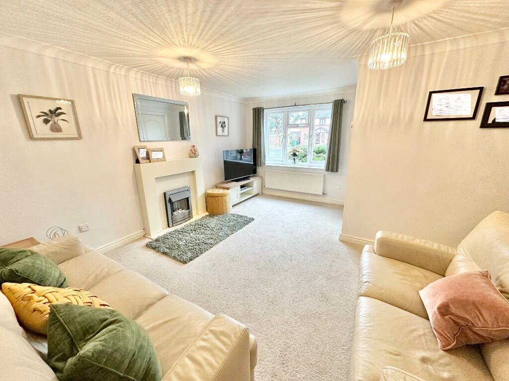 Simons Close, Sale, Greater Manchester, M33 photo 4