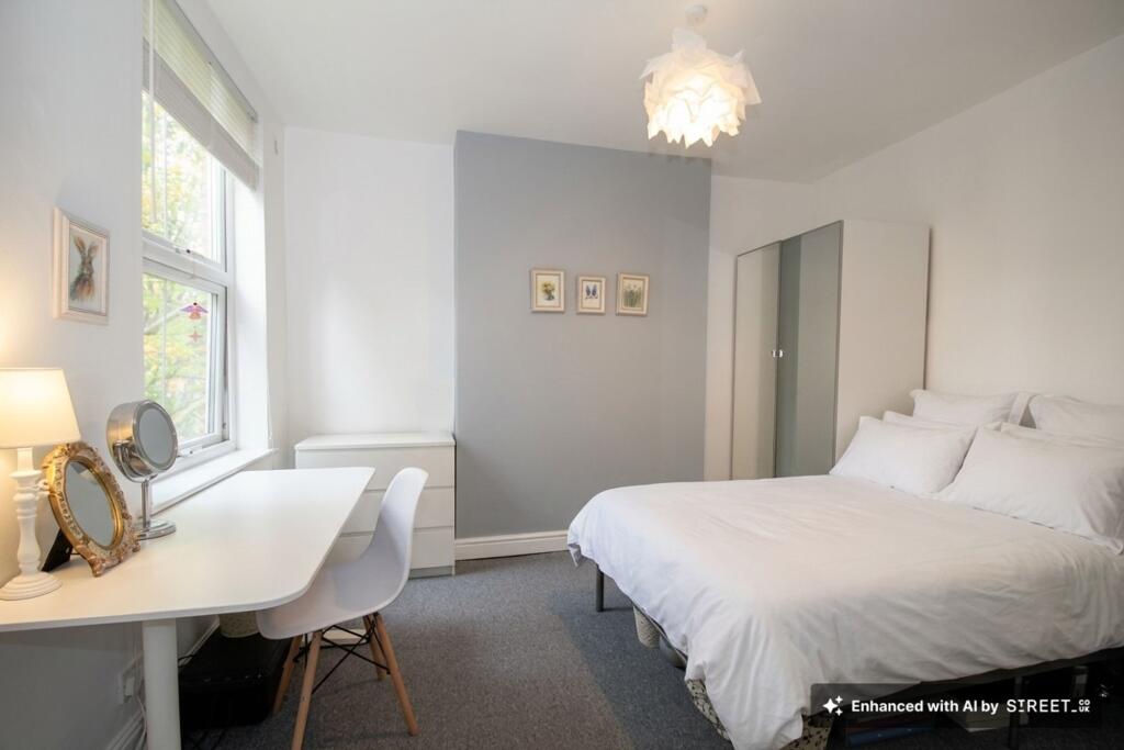 House in Nottingham - View 5