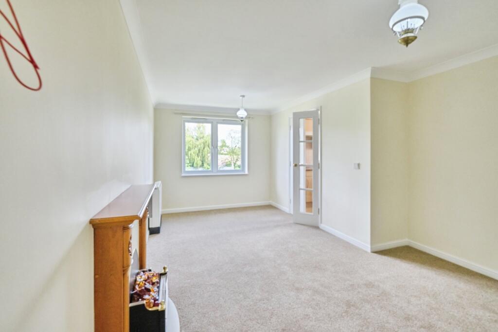 Apartment in Tamworth, Staffordshire - View 3