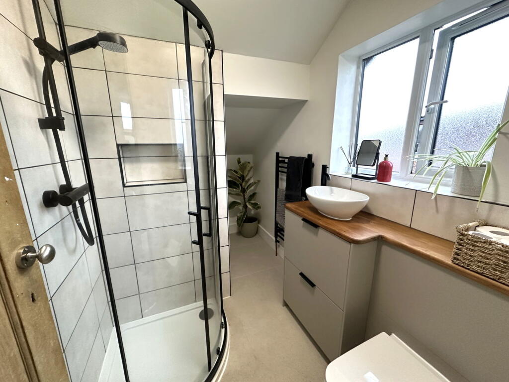 25 Clifton Crescent, Royton photo 2