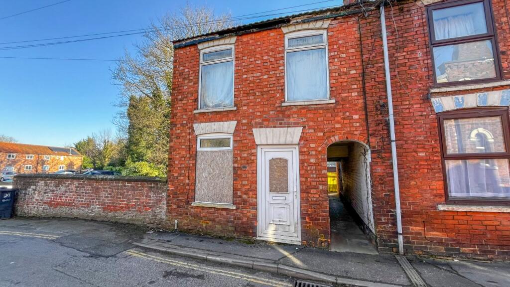 2-bed terraced on Waterloo Street, Market Rasen, Lincolnshire, LN8, £20,000