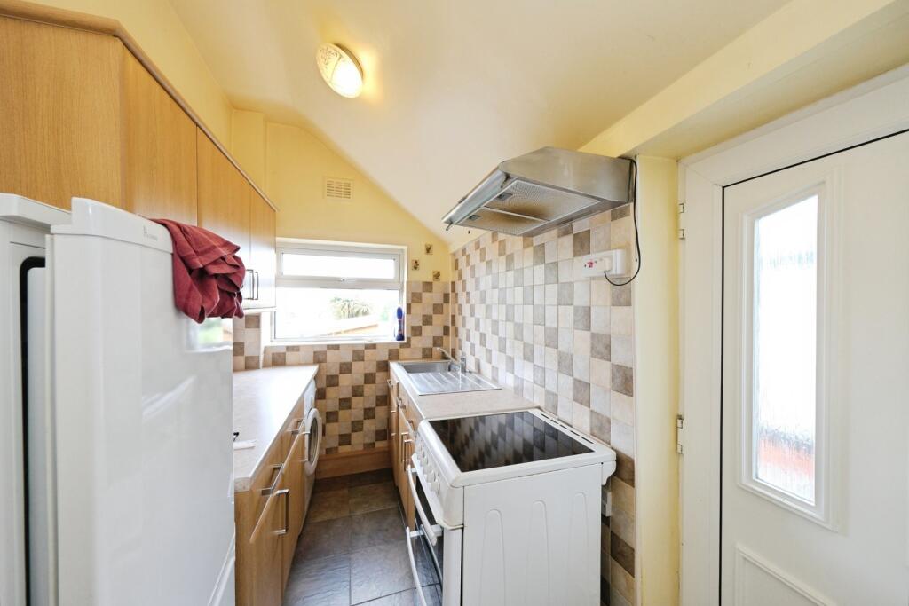 Vale Road, Mansfield Woodhouse, Mansfield, Nottinghamshire, NG19 - More