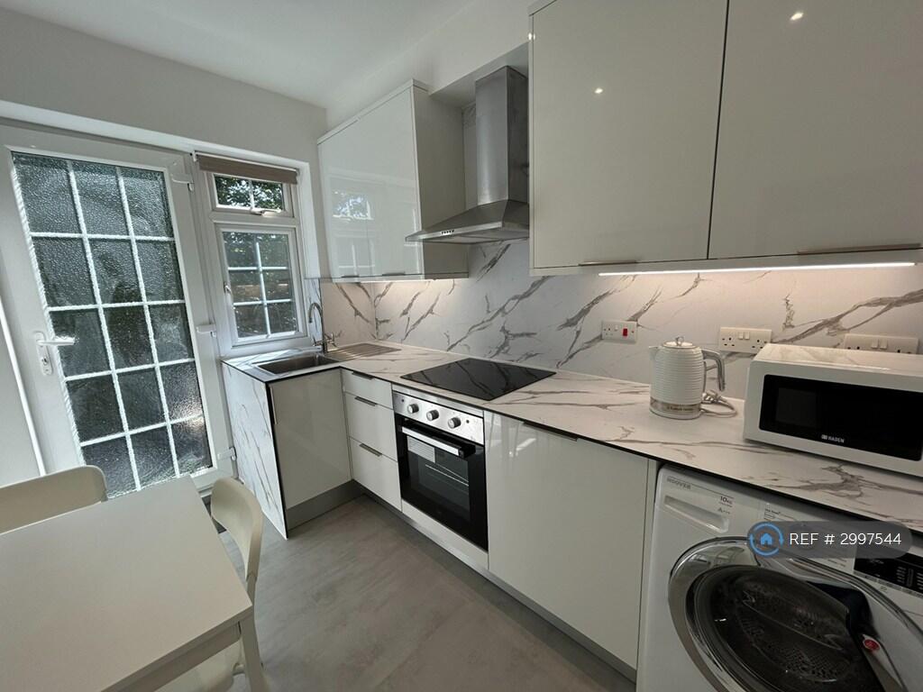 Apartment in London - View 5
