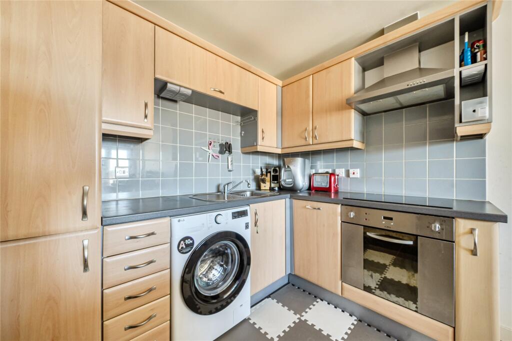 Apartment in London, Surbiton - View 4