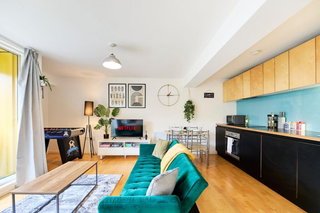 Main image of property: The Avenue, Leeds, LS9