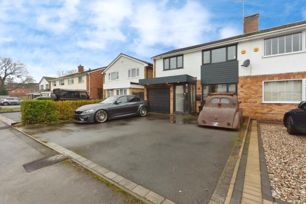 Main image of property: Oakfields Way, Catherine-De-Barnes, Solihull