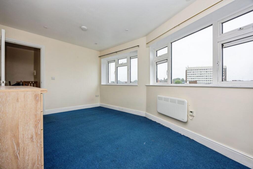 Apartment in Aldershot, Cargate, North Town - View 4