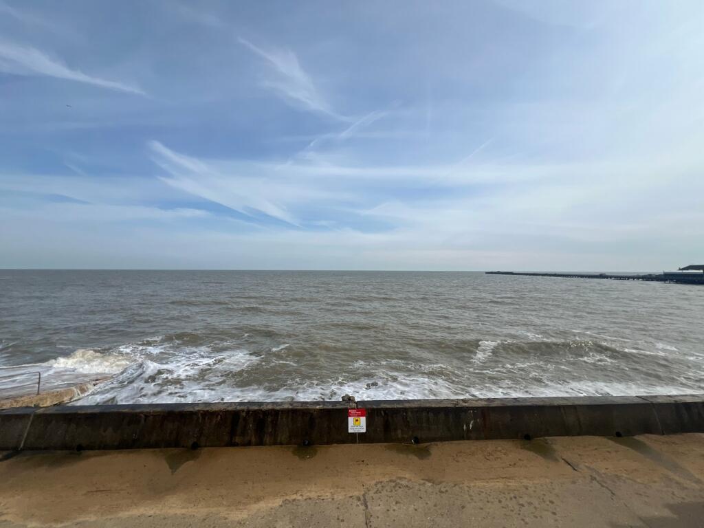 The Parade, WALTON ON THE NAZE, CO14 photo 2