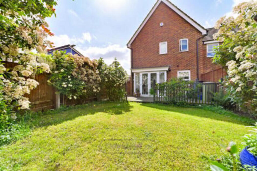Trevelyan Way, Milton Keynes photo 4