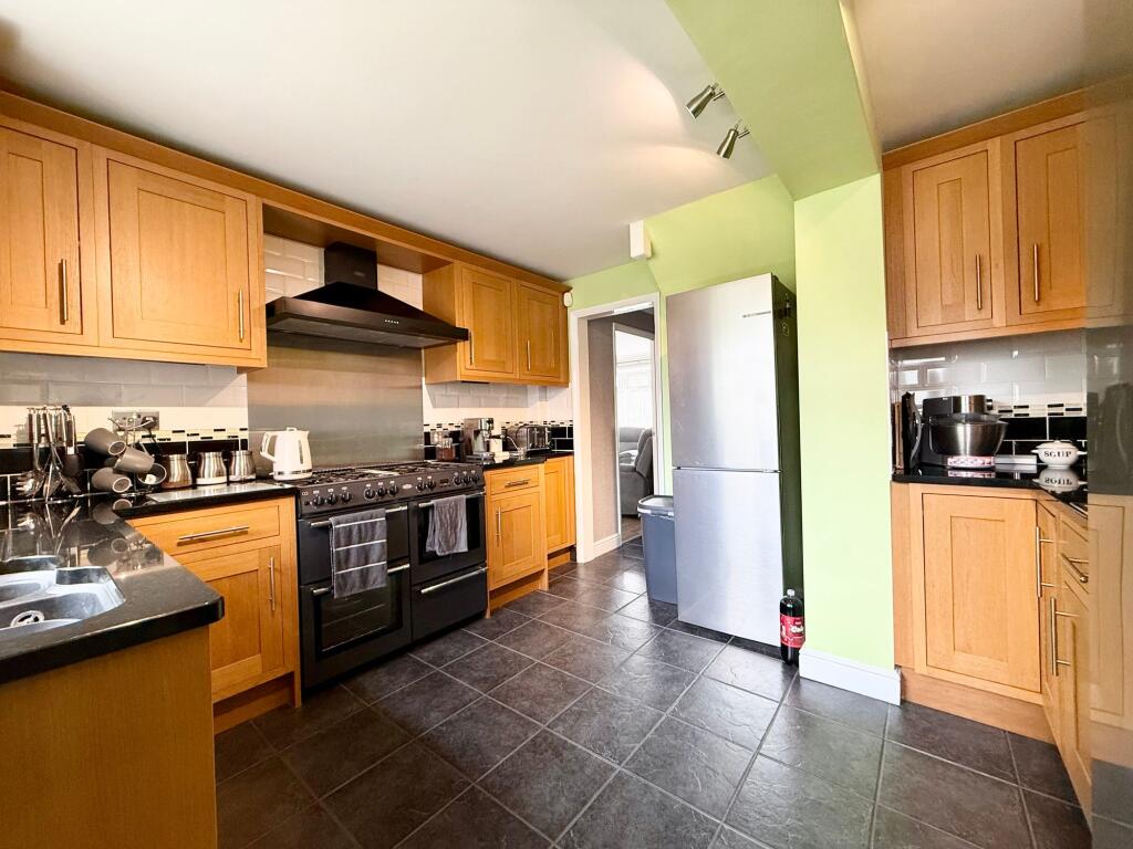 House in Luton - View 5