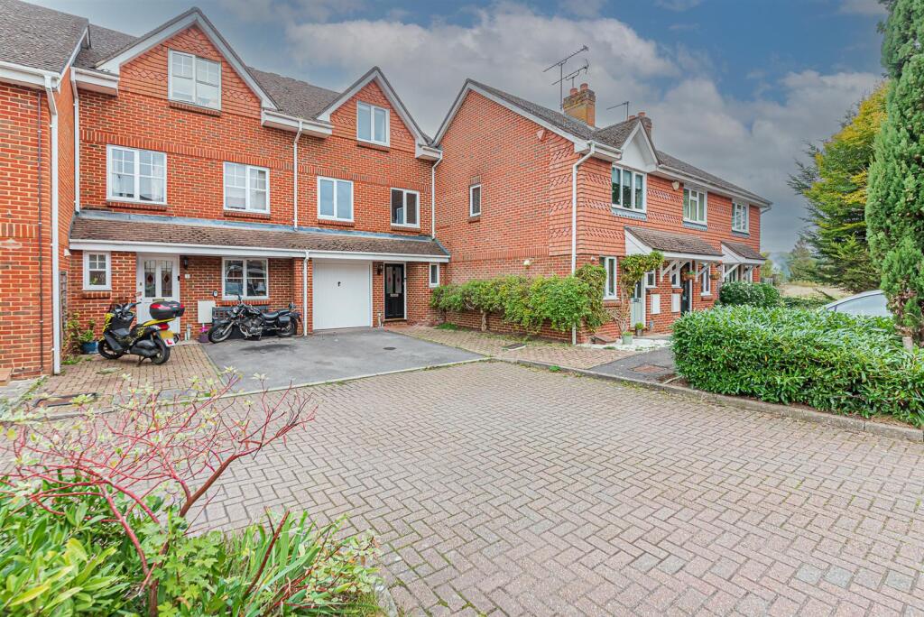 Main image of property: Ferns Mead, Farnham