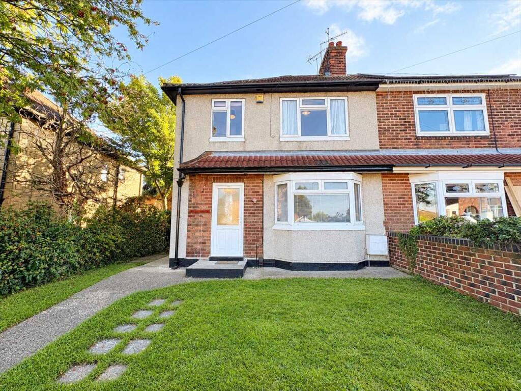 3-bed semi-detached on Clumber Street, Kirkby In Ashfield, £175,000