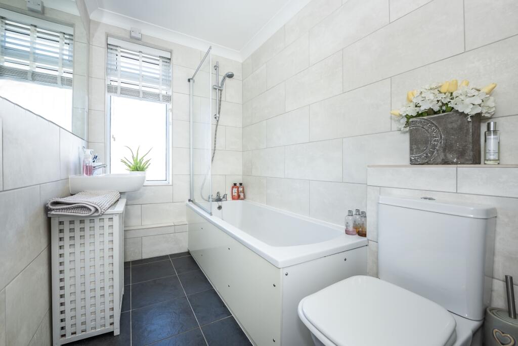 Apartment in Kingston upon Thames - More