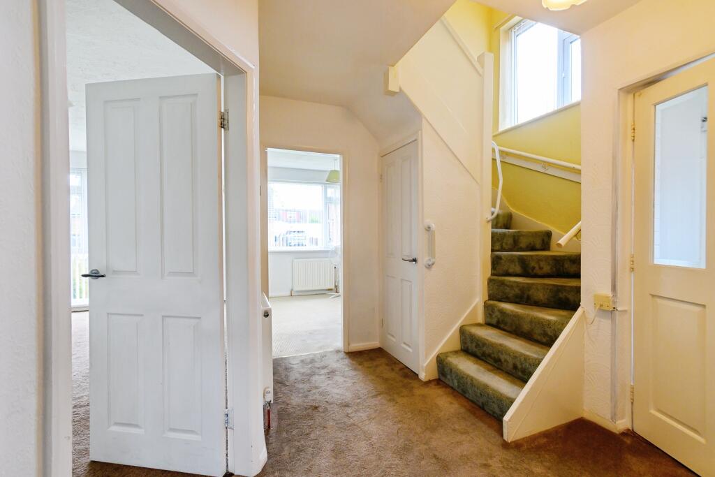 Balmoral Avenue, Bolton, BL3 photo 4