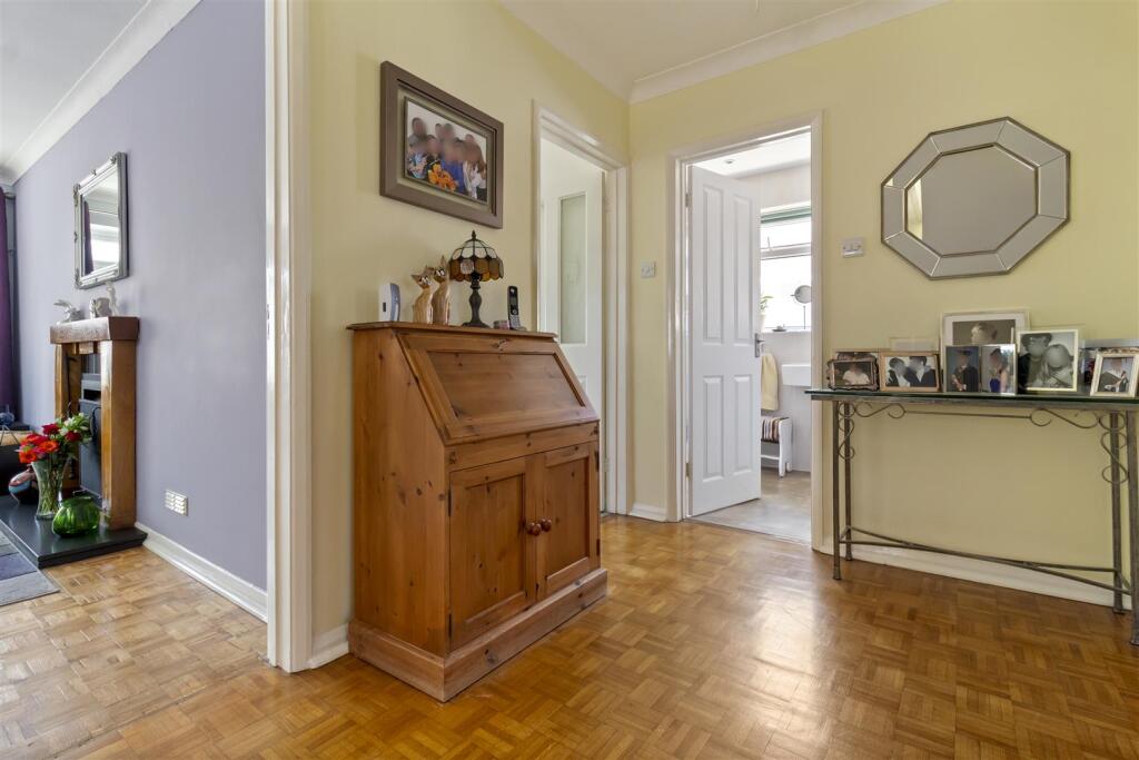 House in Worthing, Ferring - More