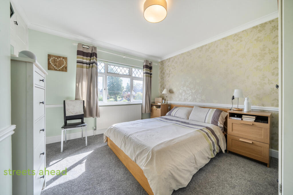 House in Croydon - More
