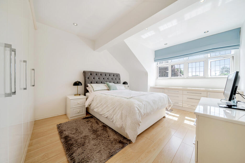 House in Bromley - More