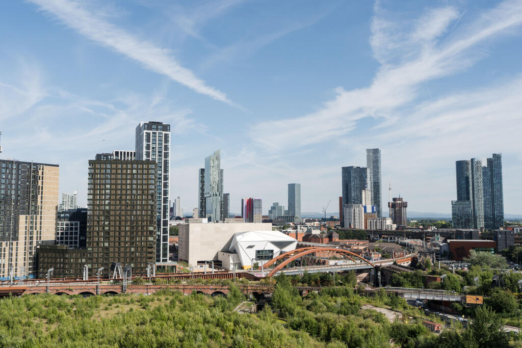 Main image of property: Railings, Middlewood Locks, M5