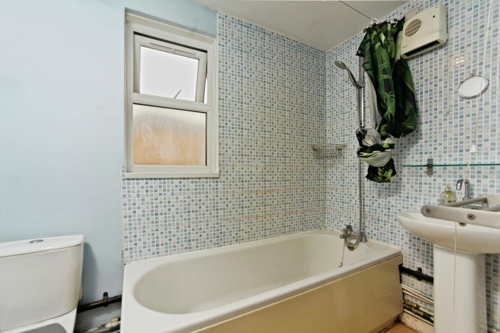 Apartment in Croydon - View 4