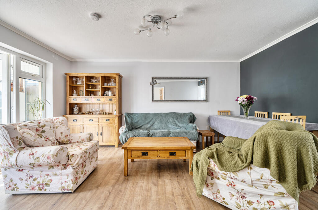 House in Chard, Jocelyn Park, Somerset - View 6