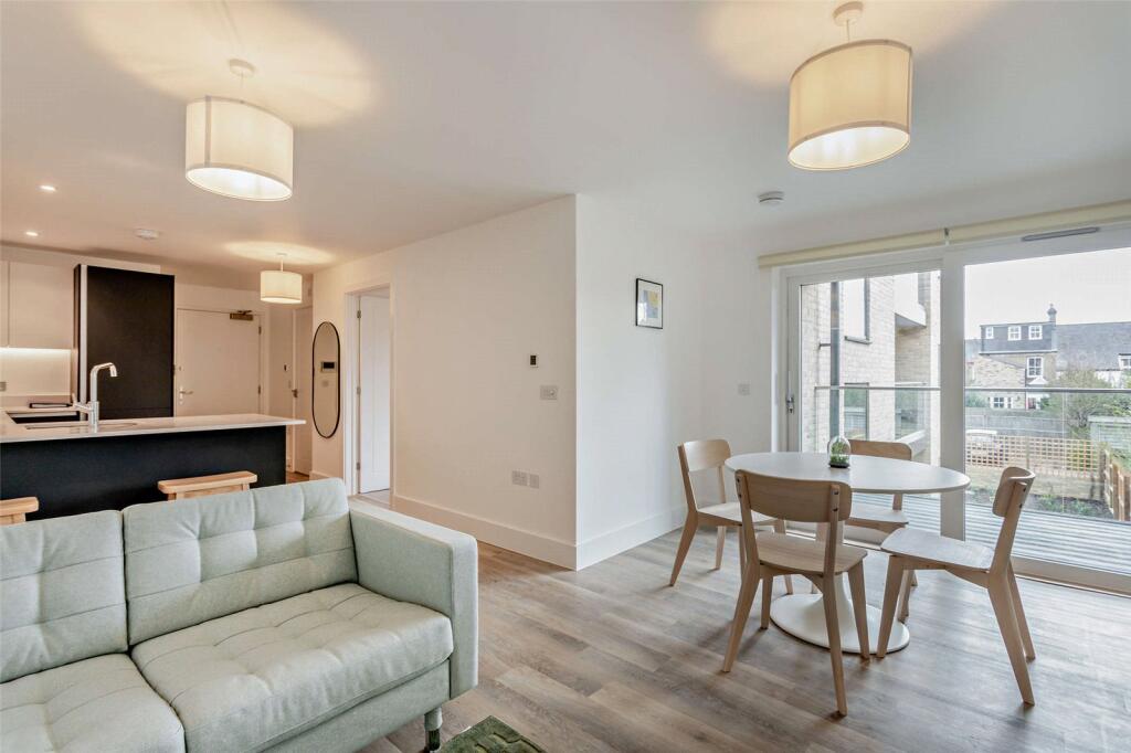 Apartment in Cambridge, Eddington - View 3