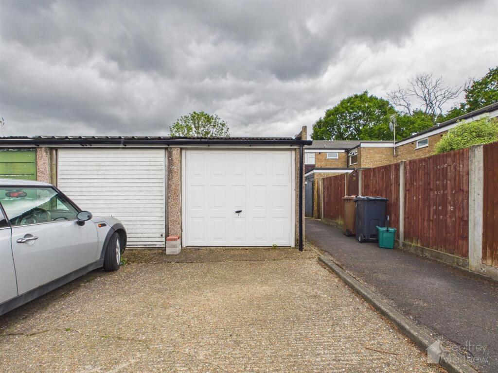 Salisbury Road, Wellfield Wood, Stevenage photo 4