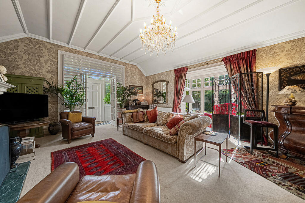 Apartment in Kingston upon Thames - View 4