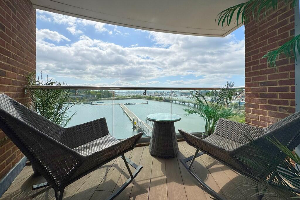 Ainslie Place, Lymington, Hampshire photo 4