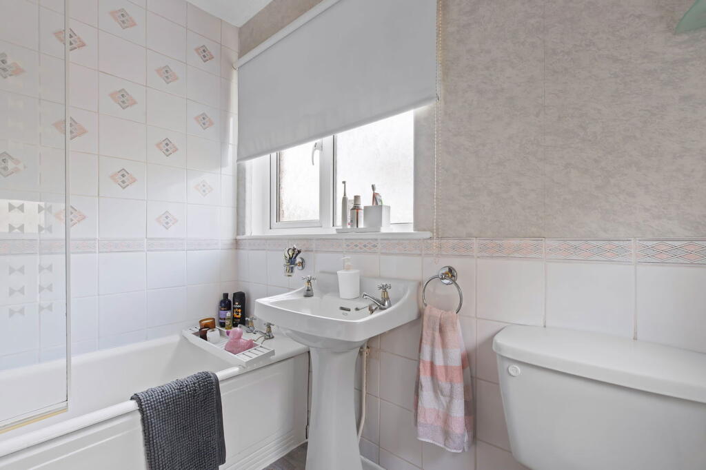 Additional image 19 of Oakfield Avenue, Gilstead, Bingley, BD16 4RA